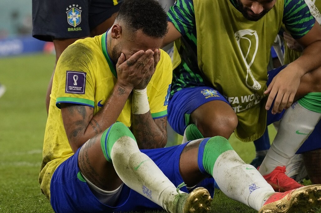 Neymar in lacrime lascia il Brasile, Inghilterra batte il Messico 3-2